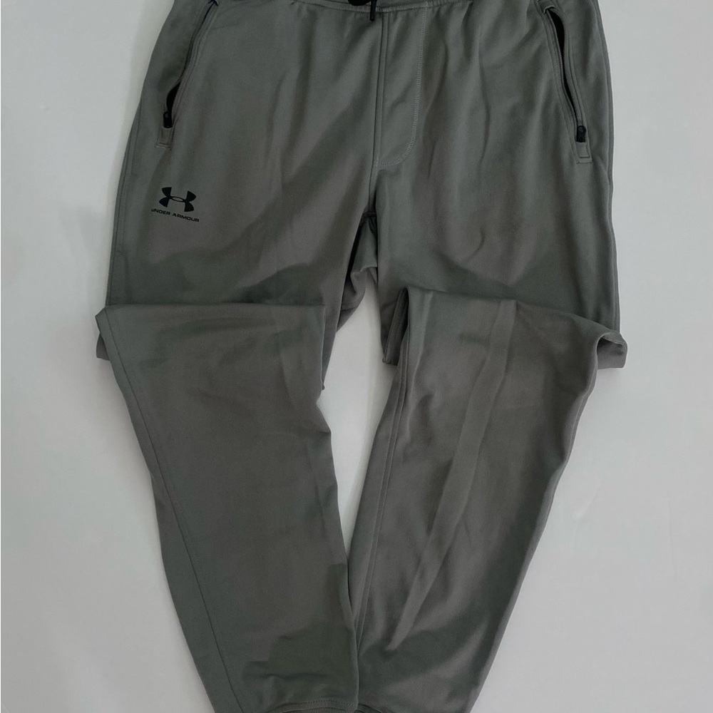 Under Armour Gray Sweatpants with Relaxed Fit